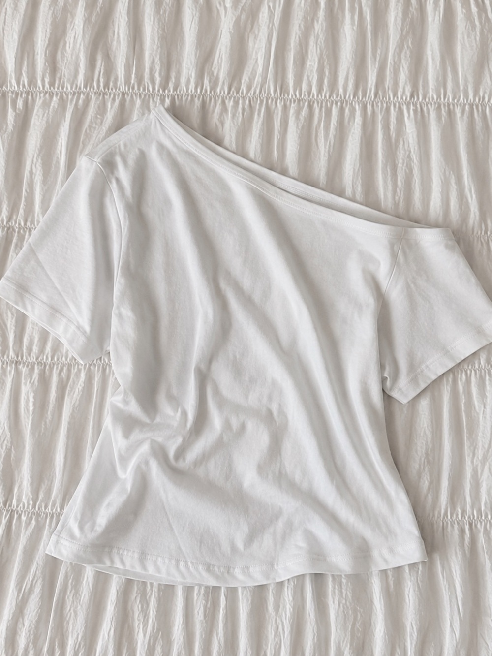 Aritzia Babaton Script Off The Shoulder Tee - Picture 2 of 3
